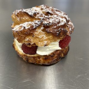 Choux chantilly framboise
